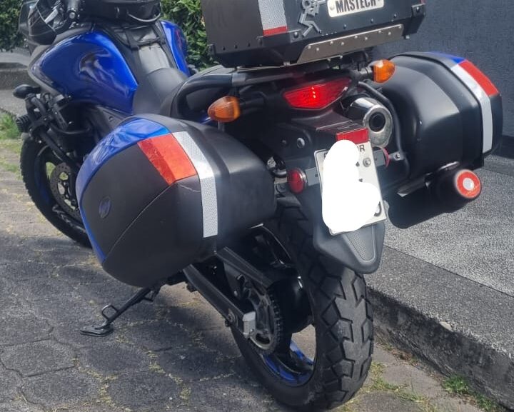 Suzuki V-Strom 650 full