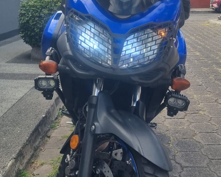Suzuki V-Strom 650 full