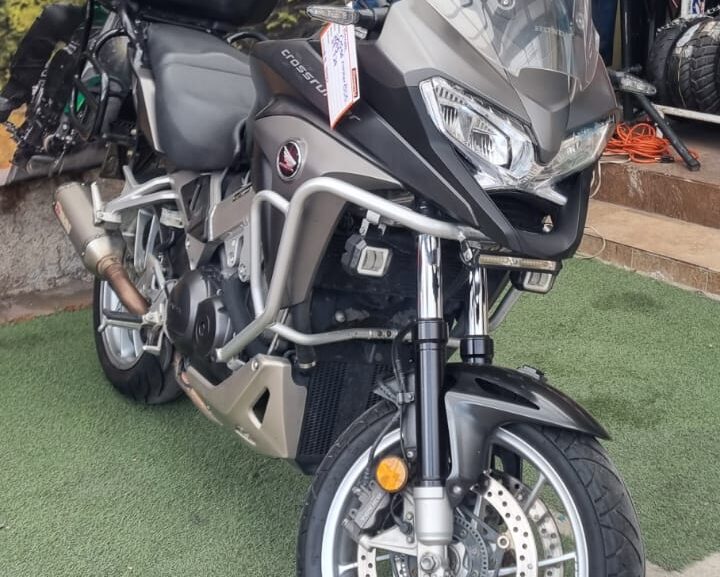 Honda Crossrunner 800 full